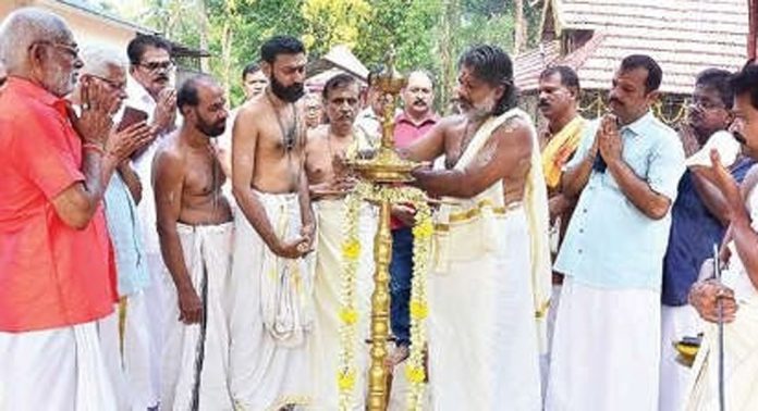 നെടുമ്പ്രം പുത്തൻകാവ് ദേവീക്ഷേത്രത്തിൽ മീനഭരണി ഉത്സവത്തിന്റെ ഭാഗമായി ചൈത്രമാസ പൊങ്കാല സമർപ്പിച്ചു നെടുമ്പ്രം പുത്തൻകാവ് ദേവീക്ഷേത്രത്തിൽ മീനഭരണി ഉത്സവത്തിന്റെ ഭാഗമായി ചൈത്രമാസ പൊങ്കാല സമർപ്പിച്ചു