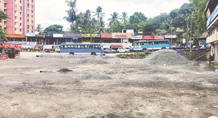 തിരുവല്ല മുനിസിപ്പൽ ബസ് സ്റ്റാൻഡിന്റെ പണികൾ ഇഴയുന്നു തിരുവല്ല മുനിസിപ്പൽ ബസ് സ്റ്റാൻഡിന്റെ പണികൾ ഇഴയുന്നു