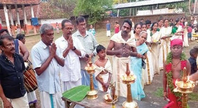കാവുംഭാഗം ഓണംതുരുത്തിൽ ദേവീക്ഷേത്രത്തിൽ പ്രതിഷ്ഠാവാർഷിക ഉത്സവം സമാപിച്ചു കാവുംഭാഗം ഓണംതുരുത്തിൽ ദേവീക്ഷേത്രത്തിൽ പ്രതിഷ്ഠാവാർഷിക ഉത്സവം സമാപിച്ചു