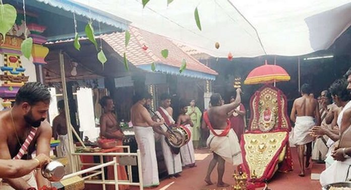 തോട്ടുവാ ഭരണിക്കാവ് ദേവീക്ഷേത്രത്തിലെ പത്തുദിവസത്തെ ഉത്സവത്തിന് ഇന്ന് സമാപനമാകും തോട്ടുവാ ഭരണിക്കാവ് ദേവീക്ഷേത്രത്തിലെ പത്തുദിവസത്തെ ഉത്സവത്തിന് ഇന്ന് സമാപനമാകും