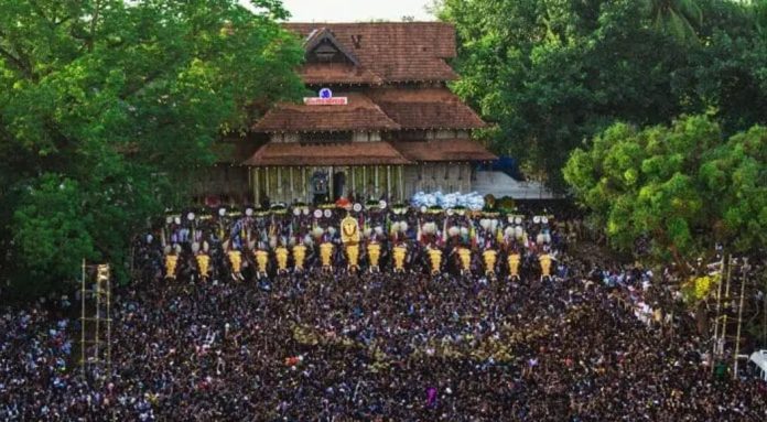 ശക്തന്റെ തട്ടകത്തില് പൂരം ഉപചാരം ചൊല്ലിപ്പിരിഞ്ഞു ശക്തന്റെ തട്ടകത്തില് പൂരം ഉപചാരം ചൊല്ലിപ്പിരിഞ്ഞു