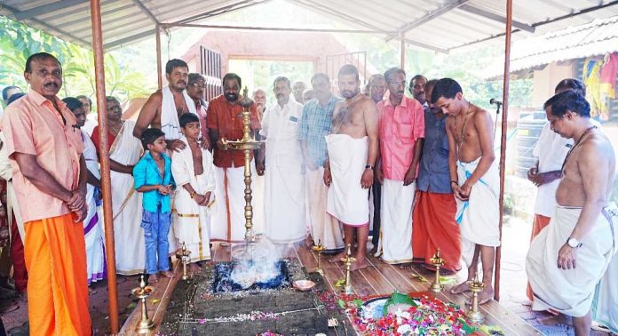 അങ്ങാടി പേട്ട ശാസ്താ ക്ഷേത്രത്തിൽ നവശക്തി അർച്ചനയും ഹോമവും നടത്തി അങ്ങാടി പേട്ട ശാസ്താ ക്ഷേത്രത്തിൽ നവശക്തി അർച്ചനയും ഹോമവും നടത്തി