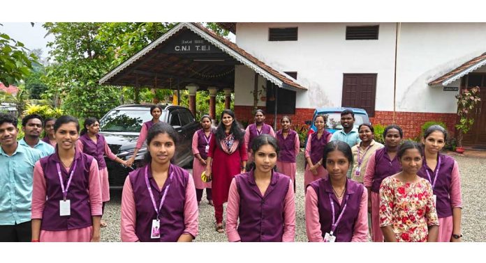 നട്ടുച്ചയ്ക്കു നിഴലില്ലാത്ത പ്രതിഭാസത്തിന് (നിഴലില്ലാ ദിനം) തുടക്കമായി നട്ടുച്ചയ്ക്കു നിഴലില്ലാത്ത പ്രതിഭാസത്തിന് (നിഴലില്ലാ ദിനം) തുടക്കമായി