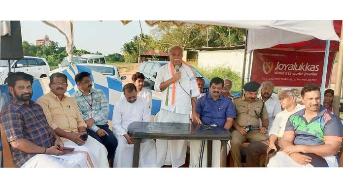 ജീവിതം ലഹരിയാക്കി ആസ്വദിക്കണം : പ്രൊഫ. പി. ജെ കുര്യൻ ജീവിതം ലഹരിയാക്കി ആസ്വദിക്കണം : പ്രൊഫ. പി. ജെ കുര്യൻ