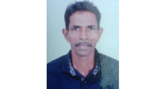 തണ്ണിത്തോട് എലിമുള്ളുംപ്ലാക്കലിൽ ഗൃഹനാഥനെ റോഡരികിൽ മരിച്ച നിലയിൽ കണ്ടെത്തി തണ്ണിത്തോട് എലിമുള്ളുംപ്ലാക്കലിൽ ഗൃഹനാഥനെ റോഡരികിൽ മരിച്ച നിലയിൽ കണ്ടെത്തി