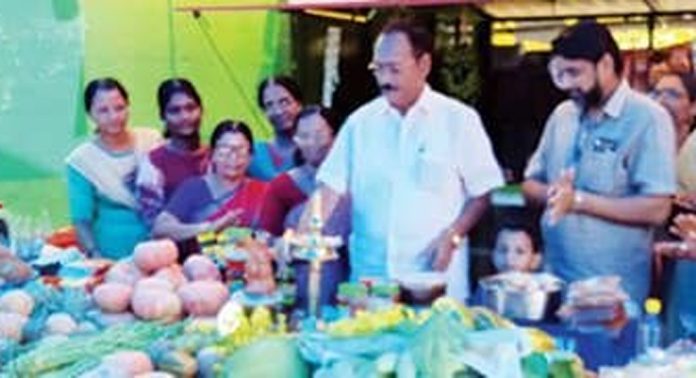 വിഷു വിപണനമേള ഓമല്ലൂർ ചന്തയിൽ പ്രവർത്തനം തുടങ്ങി വിഷു വിപണനമേള ഓമല്ലൂർ ചന്തയിൽ പ്രവർത്തനം തുടങ്ങി