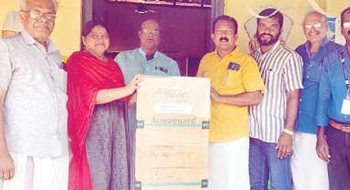 പഞ്ചായത്തിലെ ഗവ.എൽപി സ്കൂളുകൾക്ക് വാട്ടർ പ്യൂരിഫയർ നൽകി പഞ്ചായത്തിലെ ഗവ.എൽപി സ്കൂളുകൾക്ക് വാട്ടർ പ്യൂരിഫയർ നൽകി