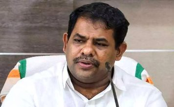 ഉന്നത വിദ്യാഭ്യാസ മേഖലയിൽ ഗവർണറുടെ കാവിവത്കരണ ശ്രമങ്ങളെ ചെറുക്കാൻ സംസ്ഥാന സർക്കാർ മുന്നിട്ടിറങ്ങണമെന്ന് റസാഖ് പാലേരി