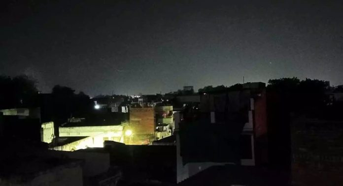 സുരക്ഷാ ക്രമീകരണങ്ങളുടെ ഭാഗമായി രാജ്യത്ത് ഇന്ന് ബ്ലാക്ക് ഔട്ട് ഡ്രിൽ നടത്തും സുരക്ഷാ ക്രമീകരണങ്ങളുടെ ഭാഗമായി രാജ്യത്ത് ഇന്ന് ബ്ലാക്ക് ഔട്ട് ഡ്രിൽ നടത്തും