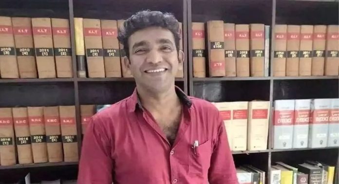 അഭിഭാഷകയ്ക്ക് മർദ്ദനമേറ്റ സംഭവം ബാർ കൗൺസിലിന്റെ അച്ചടക്ക സമിതിക്ക് വിട്ടു അഭിഭാഷകയ്ക്ക് മർദ്ദനമേറ്റ സംഭവം ബാർ കൗൺസിലിന്റെ അച്ചടക്ക സമിതിക്ക് വിട്ടു