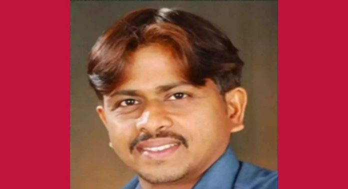 മംഗളൂരുവിൽ കാർ റോഡരികിലെ ഓടയിലേക്ക് മറിഞ്ഞ് ഫോട്ടോഗ്രാഫർ മരിച്ചു മംഗളൂരുവിൽ കാർ റോഡരികിലെ ഓടയിലേക്ക് മറിഞ്ഞ് ഫോട്ടോഗ്രാഫർ മരിച്ചു