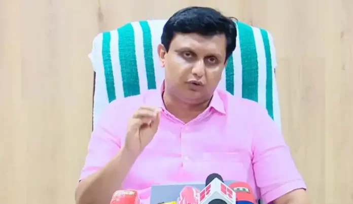 നീറ്റ് ചോദ്യ പേപ്പർ ചോർച്ചയിൽ കേന്ദ്ര സർക്കാരിനെതിരെ രൂക്ഷവിമർശനവുമായി പി.എ മുഹമ്മദ് റിയാസ് നീറ്റ് ചോദ്യ പേപ്പർ ചോർച്ചയിൽ കേന്ദ്ര സർക്കാരിനെതിരെ രൂക്ഷവിമർശനവുമായി പി.എ മുഹമ്മദ് റിയാസ്
