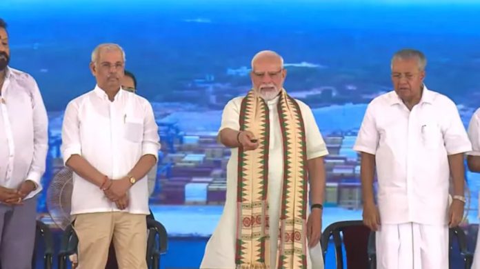 വിഴിഞ്ഞം തുറമുഖം പ്രധാനമന്ത്രി നാടിന് സമര്പ്പിച്ചു വിഴിഞ്ഞം തുറമുഖം പ്രധാനമന്ത്രി നാടിന് സമര്പ്പിച്ചു