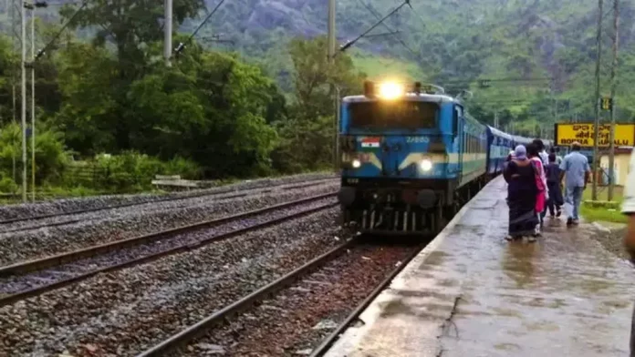 ട്രെയിനിൽ ഗ്രൂപ്പ് ടിക്കറ്റിൽ യാത്ര ചെയ്യുന്ന എല്ലാവർക്കും അംഗീകൃത തിരിച്ചറിയൽ രേഖ നിർബന്ധം ട്രെയിനിൽ ഗ്രൂപ്പ് ടിക്കറ്റിൽ യാത്ര ചെയ്യുന്ന എല്ലാവർക്കും അംഗീകൃത തിരിച്ചറിയൽ രേഖ നിർബന്ധം