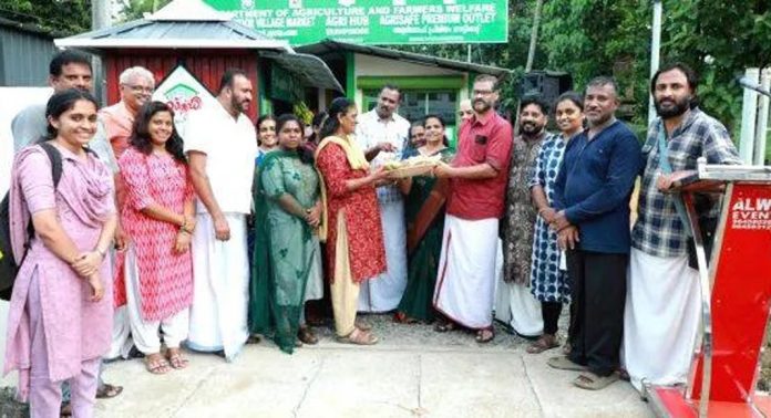 നെല്ലാട് ഗ്രാമചന്ത കൃഷിക്കൂട്ടം ഒരുക്കുന്ന നാട്ടുവിപണിക്ക് തുടക്കമായി നെല്ലാട് ഗ്രാമചന്ത കൃഷിക്കൂട്ടം ഒരുക്കുന്ന നാട്ടുവിപണിക്ക് തുടക്കമായി