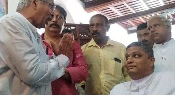 എറണാകുളം അങ്കമാലി അതിരൂപതാ കുർബാന തർക്കത്തിൽ മാർ ജോസഫ് പാംപ്ലാനിക്കെതിരെ പ്രതിഷേധം എറണാകുളം അങ്കമാലി അതിരൂപതാ കുർബാന തർക്കത്തിൽ മാർ ജോസഫ് പാംപ്ലാനിക്കെതിരെ പ്രതിഷേധം