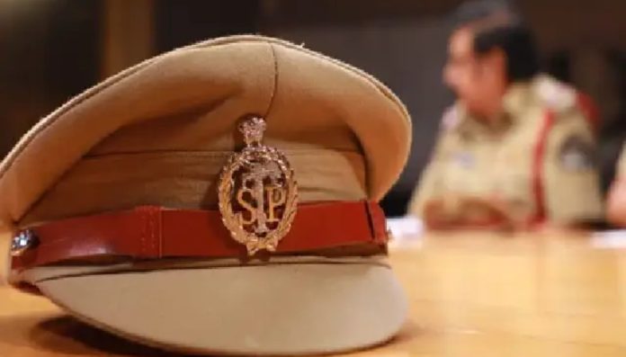 ഡല്ഹിയിലെ ശക്തമായ മഴയില് എസിപി ഓഫീസിന്റെ മേല്ക്കൂര തകര്ന്ന് വീണ് പോലീസുകാരന് ദാരുണാന്ത്യം ഡല്ഹിയിലെ ശക്തമായ മഴയില് എസിപി ഓഫീസിന്റെ മേല്ക്കൂര തകര്ന്ന് വീണ് പോലീസുകാരന് ദാരുണാന്ത്യം