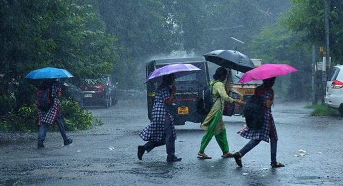 കാലവർഷം എത്തുന്നതിന് മുന്നോടിയായി ശക്തമായ മഴ കാലവർഷം എത്തുന്നതിന് മുന്നോടിയായി ശക്തമായ മഴ