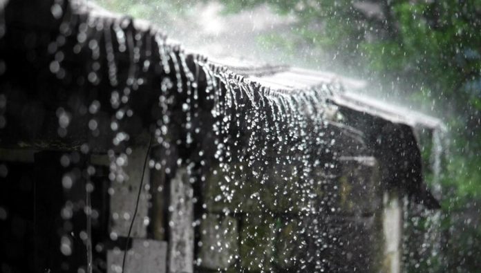 കനത്ത മഴയിൽ ദുരിതത്തിലായി ബെംഗളുരു നഗരം കനത്ത മഴയിൽ ദുരിതത്തിലായി ബെംഗളുരു നഗരം