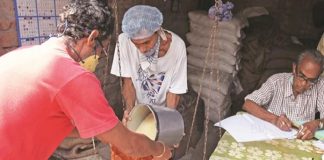 ‘ഒപ്പം പദ്ധതി’ വിപുലീകരിക്കുന്നു ; കൂടുതൽ കിടപ്പുരോഗികൾക്ക് വീട്ടുപടിക്കൽ റേഷൻ എത്തിക്കും