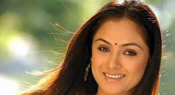 പുരസ്കാരവേദിയിൽ വെച്ച് താൻ ഉന്നയിച്ച ആരോപണം നടി ജ്യോതികക്കെതിരെ തന്നെയെന്ന് ഭാഗികമായി സമ്മതിച്ച് സിമ്രാൻ പുരസ്കാരവേദിയിൽ വെച്ച് താൻ ഉന്നയിച്ച ആരോപണം നടി ജ്യോതികക്കെതിരെ തന്നെയെന്ന് ഭാഗികമായി സമ്മതിച്ച് സിമ്രാൻ