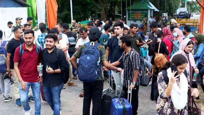 കശ്മീരില് കുടുങ്ങിയ മലയാളി വിദ്യര്ത്ഥികള്ക്ക് നാട്ടിലെത്താന് സൗകര്യമൊരുക്കണം : കെ.സി വേണുഗോപാല് കശ്മീരില് കുടുങ്ങിയ മലയാളി വിദ്യര്ത്ഥികള്ക്ക് നാട്ടിലെത്താന് സൗകര്യമൊരുക്കണം : കെ.സി വേണുഗോപാല്