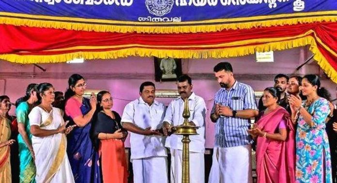അങ്കണവാടി വർക്കർമാർക്കും ഹെൽപ്പർമാർക്കും യാത്രയയപ്പ് നൽകി അങ്കണവാടി വർക്കർമാർക്കും ഹെൽപ്പർമാർക്കും യാത്രയയപ്പ് നൽകി