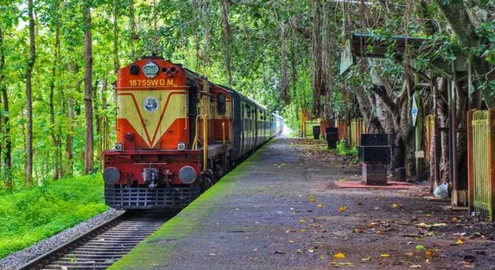 കേരളത്തിലെ രണ്ട് പ്രധാന ട്രെയിനുകള്ക്ക് അധിക കോച്ചുകള് അനുവദിച്ച് റെയില്വേ കേരളത്തിലെ രണ്ട് പ്രധാന ട്രെയിനുകള്ക്ക് അധിക കോച്ചുകള് അനുവദിച്ച് റെയില്വേ