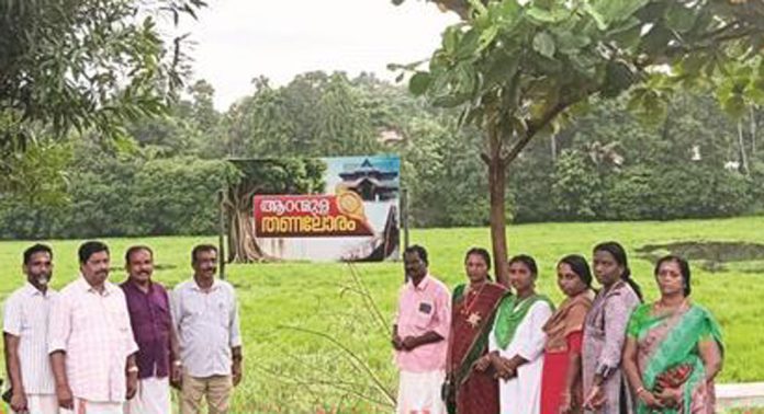 കുളമാപ്പൂഴിയില് പരിസ്ഥിതി സൗഹൃദ ആറന്മുള തണലോരം ഒരുങ്ങി കുളമാപ്പൂഴിയില് പരിസ്ഥിതി സൗഹൃദ ആറന്മുള തണലോരം ഒരുങ്ങി