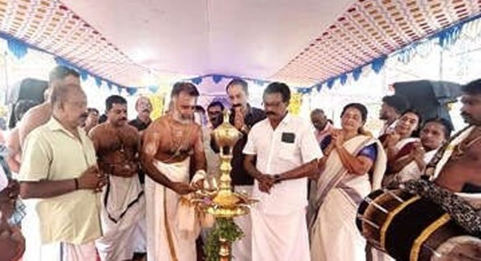 ആറന്മുള പാർഥസാരഥി ക്ഷേത്രത്തിൽ ഭാഗവത സപ്താഹം തുടങ്ങി ആറന്മുള പാർഥസാരഥി ക്ഷേത്രത്തിൽ ഭാഗവത സപ്താഹം തുടങ്ങി