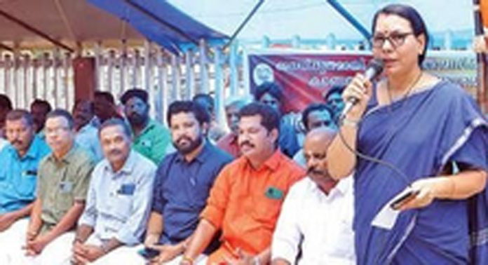 ആലപ്പുഴ ബിജെപി നോർത്ത് ജില്ലാ കമ്മിറ്റിയുടെ നേതൃത്വത്തിൽ ധര്ണ നടത്തി ആലപ്പുഴ ബിജെപി നോർത്ത് ജില്ലാ കമ്മിറ്റിയുടെ നേതൃത്വത്തിൽ ധര്ണ നടത്തി