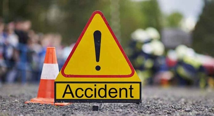 താമരശ്ശേരിയിൽ കാറും പിക്കപ്പ് വാനും കൂട്ടിയിടിച്ച് 5 പേർക്ക് പരിക്കേറ്റു താമരശ്ശേരിയിൽ കാറും പിക്കപ്പ് വാനും കൂട്ടിയിടിച്ച് 5 പേർക്ക് പരിക്കേറ്റു
