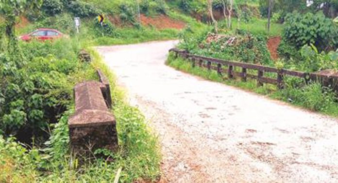 ഏഴംകുളം പ്ലാന്റേഷൻ ജംഗ്ഷൻ പള്ളിമുക്കിനു സമീപമുള്ള കനാൽ പാലം വർഷങ്ങളായി അപകടാവസ്ഥയിൽ ഏഴംകുളം പ്ലാന്റേഷൻ ജംഗ്ഷൻ പള്ളിമുക്കിനു സമീപമുള്ള കനാൽ പാലം വർഷങ്ങളായി അപകടാവസ്ഥയിൽ
