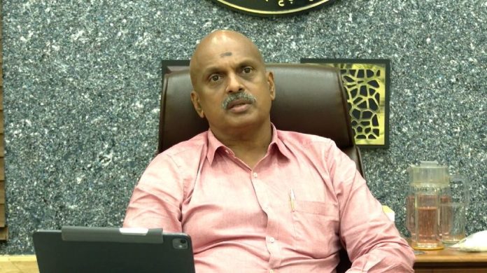 വ്യാജ ആരോപണമുന്നയിച്ച എഎംവിയ്ക്കെതിരെ നിയമനടപടിയുമായി എഡിജിപി എസ്. ശ്രീജിത്ത് വ്യാജ ആരോപണമുന്നയിച്ച എഎംവിയ്ക്കെതിരെ നിയമനടപടിയുമായി എഡിജിപി എസ്. ശ്രീജിത്ത്