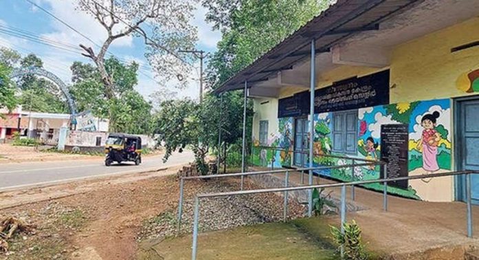 വടക്കടത്തുകാവ് ഓട്ടിസം പരിശീലനകേന്ദ്രത്തിന്റെ ചുറ്റുമതിൽ പണിയാൻ ആളില്ല വടക്കടത്തുകാവ് ഓട്ടിസം പരിശീലനകേന്ദ്രത്തിന്റെ ചുറ്റുമതിൽ പണിയാൻ ആളില്ല