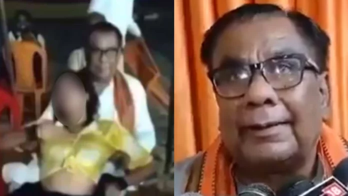 നർത്തകിയെ മടിയിലിരുത്തിയ വീഡിയോ പുറത്തായതോടെ യു.പിയിലെ ബിജെപി നേതാവ് പാർട്ടിക്ക് പുറത്ത് നർത്തകിയെ മടിയിലിരുത്തിയ വീഡിയോ പുറത്തായതോടെ യു.പിയിലെ ബിജെപി നേതാവ് പാർട്ടിക്ക് പുറത്ത്