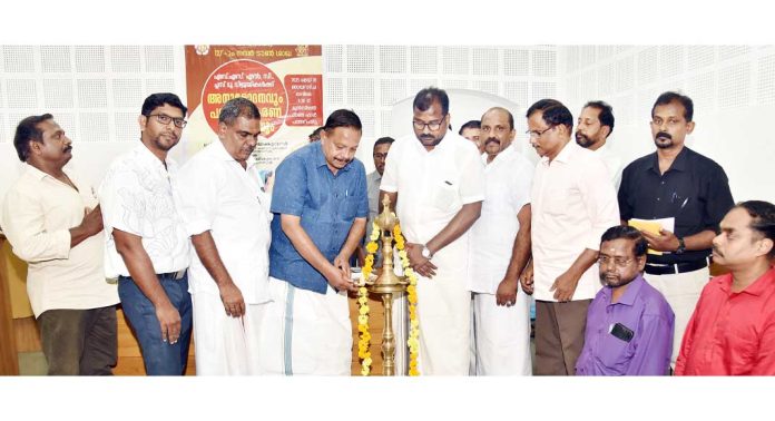 വിശ്വകർമ്മ സർവീസ് സൊസൈറ്റി പഠനോപകരണങ്ങൾ വിതരണം ചെയ്തു വിശ്വകർമ്മ സർവീസ് സൊസൈറ്റി പഠനോപകരണങ്ങൾ വിതരണം ചെയ്തു