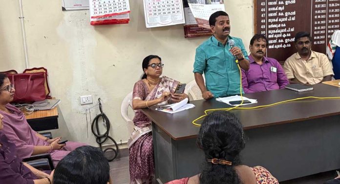 റാന്നിയിൽ പ്രകൃതി ദുരന്തം ഉണ്ടാകുന്ന ഭാഗങ്ങളിൽ വില്ലേജ്, പഞ്ചായത്ത് ഉദ്യോഗസ്ഥർ നേരിട്ട് എത്തി വേണ്ട നടപടികൾ സ്വീകരിക്കണമെന്ന് അവലോകന യോഗത്തിൽ തീരുമാനമായി റാന്നിയിൽ പ്രകൃതി ദുരന്തം ഉണ്ടാകുന്ന ഭാഗങ്ങളിൽ വില്ലേജ്, പഞ്ചായത്ത് ഉദ്യോഗസ്ഥർ നേരിട്ട് എത്തി വേണ്ട നടപടികൾ സ്വീകരിക്കണമെന്ന് അവലോകന യോഗത്തിൽ തീരുമാനമായി