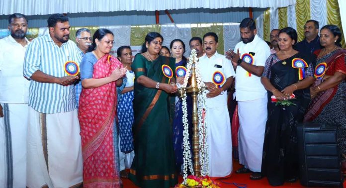 സര്ക്കാര് ലക്ഷ്യം ക്ഷീരകര്ഷകരുടെ ഉന്നമനം : മന്ത്രി ജെ ചിഞ്ചുറാണി സര്ക്കാര് ലക്ഷ്യം ക്ഷീരകര്ഷകരുടെ ഉന്നമനം : മന്ത്രി ജെ ചിഞ്ചുറാണി