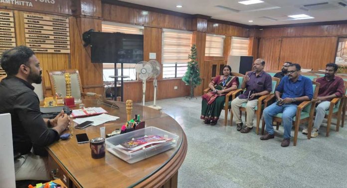 വോട്ടര്പട്ടിക ശുദ്ധീകരണം : സി.ഇ.ഒ ടീം സന്ദര്ശനം നടത്തി വോട്ടര്പട്ടിക ശുദ്ധീകരണം : സി.ഇ.ഒ ടീം സന്ദര്ശനം നടത്തി
