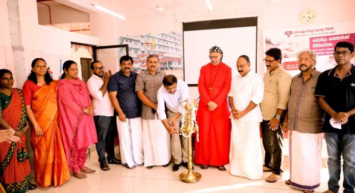 സമൂഹത്തിന്റെ ആരോഗ്യവളർച്ചയിൽ നേഴ്സ്മാരുടെ സേവനം നിസ്തുലം സമൂഹത്തിന്റെ ആരോഗ്യവളർച്ചയിൽ നേഴ്സ്മാരുടെ സേവനം നിസ്തുലം