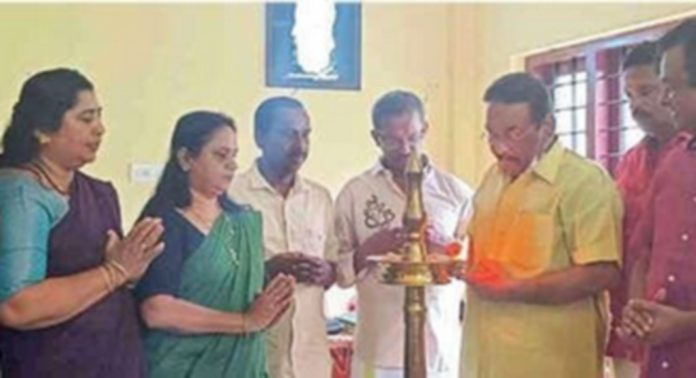 എസ്എൻഡിപി കൊട്ടയ്ക്കാട്ടുശ്ശേരി ശാഖയിൽ പഠനോപകരണ വിതരണം നടന്നു എസ്എൻഡിപി കൊട്ടയ്ക്കാട്ടുശ്ശേരി ശാഖയിൽ പഠനോപകരണ വിതരണം നടന്നു