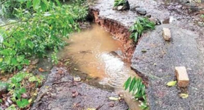 ചെങ്ങന്നൂർ താലൂക്കിൽ ശക്തമായ മഴയിൽ വിവിധ ഭാഗങ്ങളിലെ താഴ്ന്ന പ്രദേശങ്ങളിൽ വെള്ളംകയറി ചെങ്ങന്നൂർ താലൂക്കിൽ ശക്തമായ മഴയിൽ വിവിധ ഭാഗങ്ങളിലെ താഴ്ന്ന പ്രദേശങ്ങളിൽ വെള്ളംകയറി