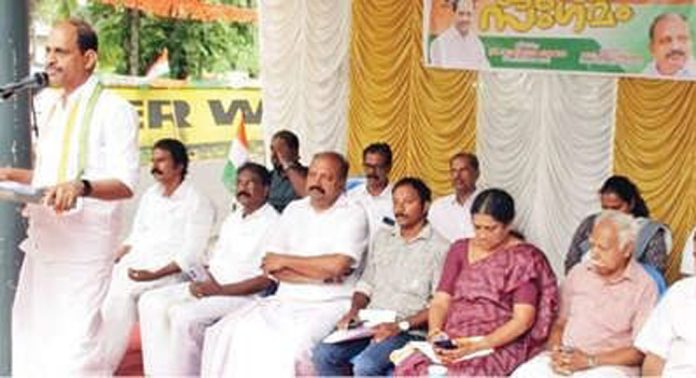 കോൺഗ്രസ് കാമ്പിശ്ശേരി വാർഡ് കമ്മിറ്റി മഹാത്മാഗാന്ധി കുടുംബസംഗമം നടത്തി കോൺഗ്രസ് കാമ്പിശ്ശേരി വാർഡ് കമ്മിറ്റി മഹാത്മാഗാന്ധി കുടുംബസംഗമം നടത്തി
