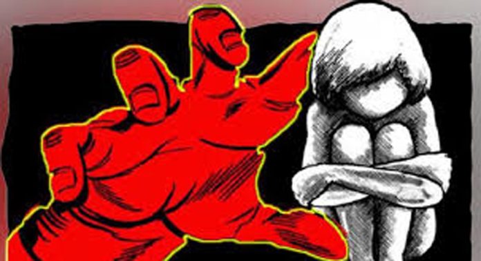 പ്രായപൂര്ത്തിയാകാത്ത മകളെ പീഡിപ്പിച്ച് ഗര്ഭിണിയാക്കിയ പിതാവിനെ പെരുമ്പെട്ടി പോലീസ് അറസ്റ്റ് ചെയ്തു പ്രായപൂര്ത്തിയാകാത്ത മകളെ പീഡിപ്പിച്ച് ഗര്ഭിണിയാക്കിയ പിതാവിനെ പെരുമ്പെട്ടി പോലീസ് അറസ്റ്റ് ചെയ്തു