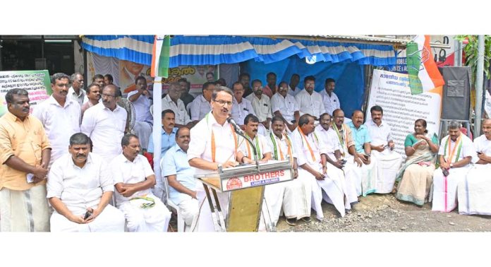 പട്ടിക ജാതി പട്ടികവര്ഗ്ഗ ജനവിഭാഗത്തെ പിണറായി സര്ക്കാര് അവഗണിക്കുന്നു : അഡ്വ. പഴകുളം മധു പട്ടിക ജാതി പട്ടികവര്ഗ്ഗ ജനവിഭാഗത്തെ പിണറായി സര്ക്കാര് അവഗണിക്കുന്നു : അഡ്വ. പഴകുളം മധു