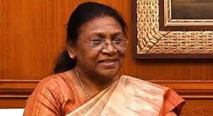ഗവർണർക്കും രാഷ്ട്രപതിക്കും സമയപരിധി നിശ്ചയിച്ച സുപ്രീംകോടതി വിധിയില് അഭിപ്രായം തേടി രാഷ്ട്രപതി ഗവർണർക്കും രാഷ്ട്രപതിക്കും സമയപരിധി നിശ്ചയിച്ച സുപ്രീംകോടതി വിധിയില് അഭിപ്രായം തേടി രാഷ്ട്രപതി