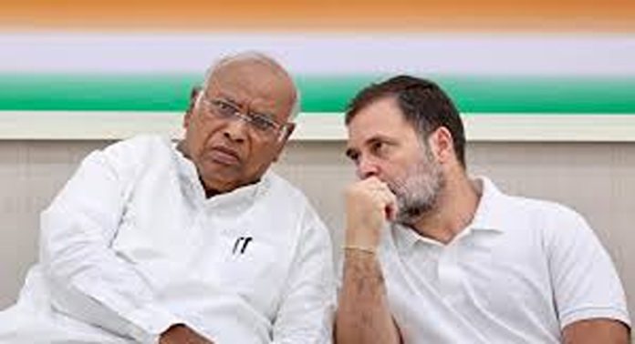 പ്രത്യേക പാർലമെൻ്റ് സമ്മേളനം വിളിക്കണമെന്നാവശ്യപ്പെട്ട് രാഹുൽ ഗാന്ധിയും മല്ലികാർജുൻ ഖർഗെയും പ്രധാനമന്ത്രിക്ക് കത്തയച്ചു പ്രത്യേക പാർലമെൻ്റ് സമ്മേളനം വിളിക്കണമെന്നാവശ്യപ്പെട്ട് രാഹുൽ ഗാന്ധിയും മല്ലികാർജുൻ ഖർഗെയും പ്രധാനമന്ത്രിക്ക് കത്തയച്ചു