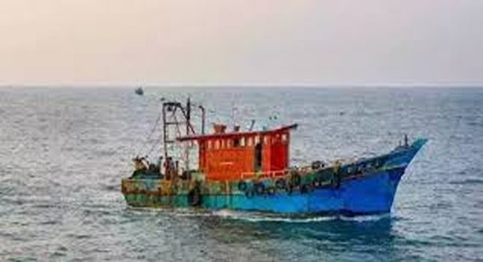 വിഴിഞ്ഞത്ത് കടലില് കാണാതായ രണ്ടാമത്തെ ബോട്ടും കണ്ടെത്തി വിഴിഞ്ഞത്ത് കടലില് കാണാതായ രണ്ടാമത്തെ ബോട്ടും കണ്ടെത്തി