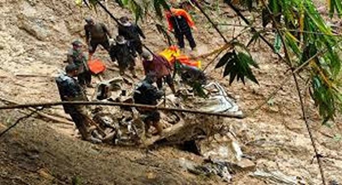അരുണാചലിലുണ്ടായ മണ്ണിടിച്ചിലിൽ പെട്ട് ഏഴ് പേർക്ക് ദാരുണാന്ത്യം അരുണാചലിലുണ്ടായ മണ്ണിടിച്ചിലിൽ പെട്ട് ഏഴ് പേർക്ക് ദാരുണാന്ത്യം